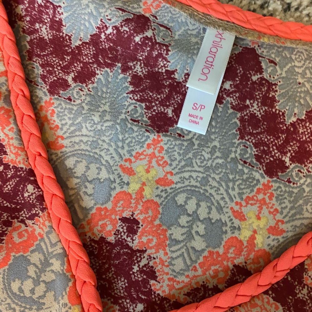 Patterned Chevron Blouse - Picture 5 of 5